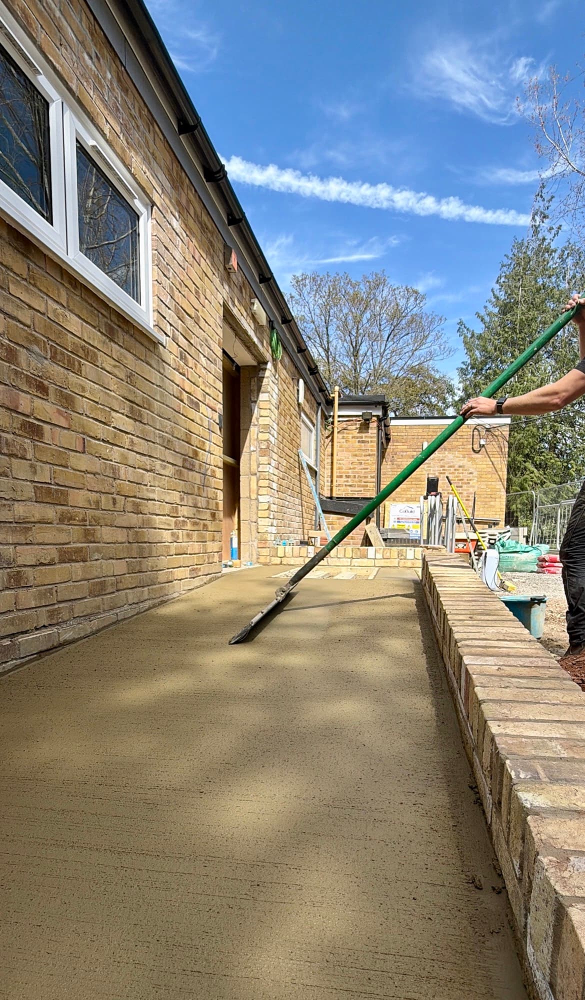 Laying and finishing a new concrete surface